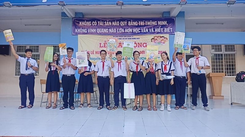 Học tập và làm theo tấm gương đạo đức HCM